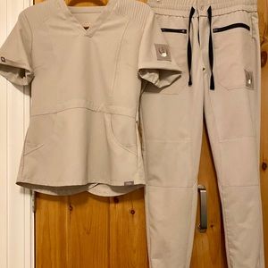 Figs Star Wars Jedi Sand Rey top and joggers xs